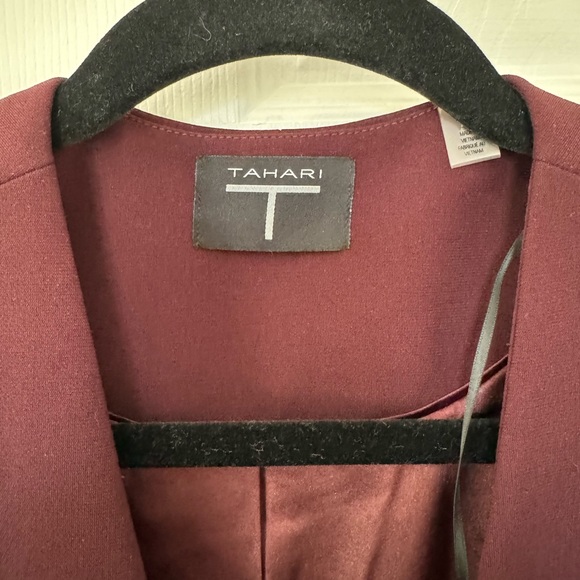NWOT Tahari oversized suit jacket. Plum. Size 10. Fully lined. - Picture 4 of 6